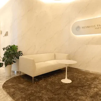 リゾナスフェイスクリニックのデンシティを受ける前の待合室