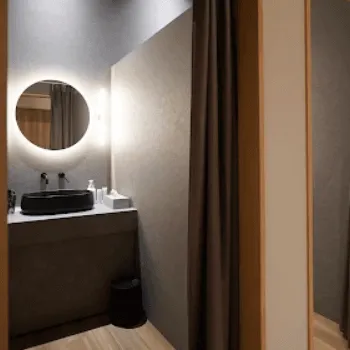 ROOTS Clinicのデンシティを受けた後のパウダールーム