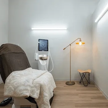 天神竹井皮膚科のデンシティを受ける施術室