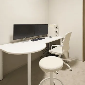 Uraraスキンクリニックのデンシティを受ける前の診察室