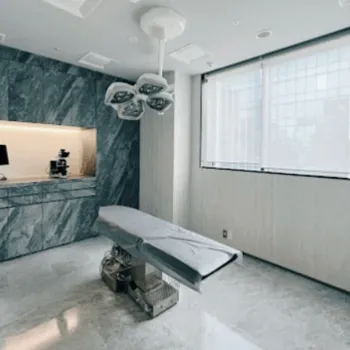 ziz CLINIC 全国1院の刺青除去を受ける施術室