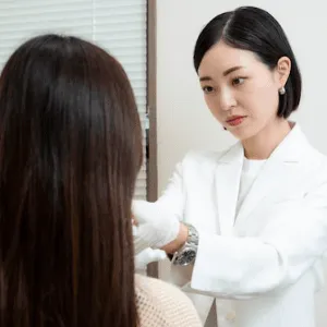 BAO CLINIC 全国4院のジャルプロスーパーハイドロを受ける前の診察の様子