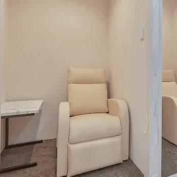 デイリースキンクリニック 全国3院のジャルプロスーパーハイドロを受ける前の待合室