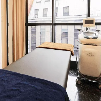 ミニマムスキンクリニック 全国2院のリズネを受ける施術室