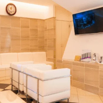 ツツイ美容外科・美容皮膚科のリズネを受ける前の待合室