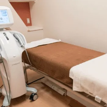 ツツイ美容外科・美容皮膚科のリズネを受ける施術室