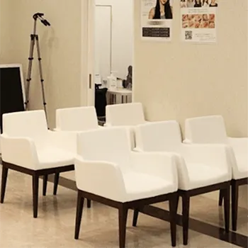 大美会クリニック 全国6院のプルリアルデンシファイを受ける前の待合室