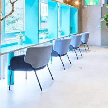 エルムクリニック 全国8院のプルリアルデンシファイを受ける前の待合室