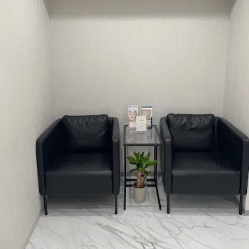 スマートスキンクリニック 全国2院のプルリアルバイオスカルプチャーを受ける前の待合室