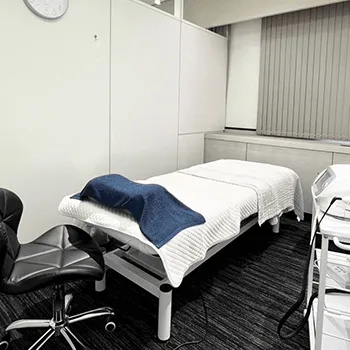 スマートスキンクリニック 全国2院のプルリアルバイオスカルプチャーを受ける施術室
