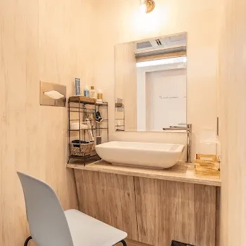 ヴィンテージビューティークリニックのプルリアルバイオスカルプチャーを受けた後のパウダールーム