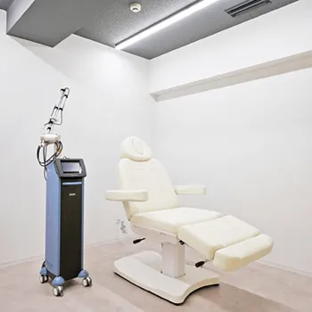 エルムクリニック 全国9院のプロファイロを受ける施術室