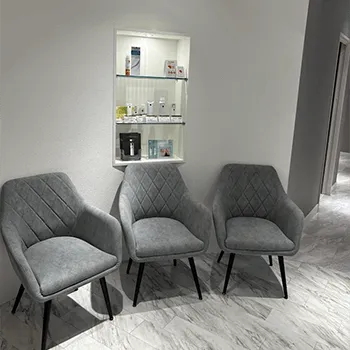 お茶の水美容形成クリニック 全国1院のプロファイロを受ける前の待合室