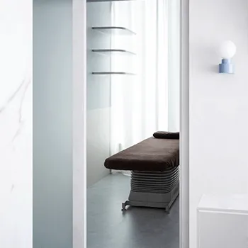 レナトゥスクリニック 全国5院のプロファイロを受ける施術室