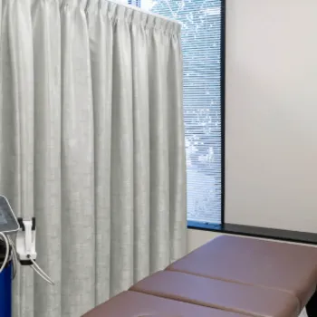 ライブリークリニック 船橋院のオンダリフトを受ける施術室