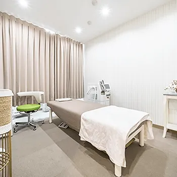 濱田皮膚科クリニックのピコスポットを受ける施術室