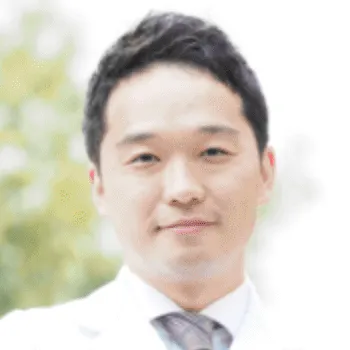 ユイメディカルクリニック 幕張医院のピコスポットを受ける前の診察を担当する医師