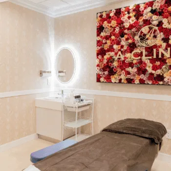 A CLINIC 福岡院のケミカルピーリングを受ける施術室