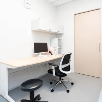 あきこ天神クリニックのケミカルピーリングを受ける前の診察室