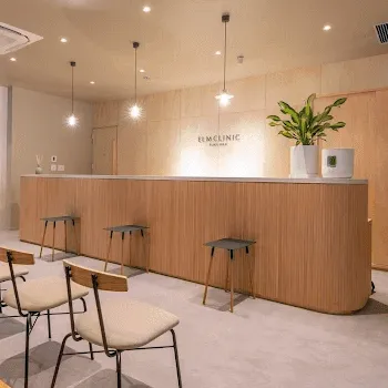 美容皮膚科エルムクリニック 福岡院のケミカルピーリングを受ける前の受付