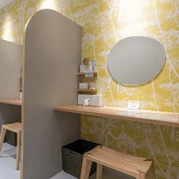 美容皮膚科エルムクリニック 福岡院のケミカルピーリングを受けた後のパウダールーム