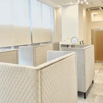 共立美容外科 福岡院のケミカルピーリングを受ける前の待合室