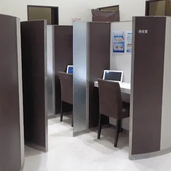 品川美容外科 福岡院のケミカルピーリングを受ける前の待合室