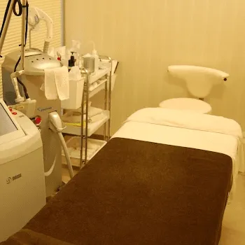 城本クリニック 福岡院のケミカルピーリングを受ける施術室