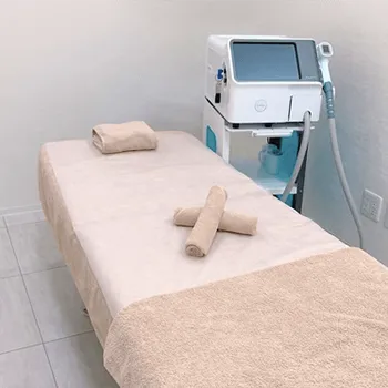 ジュノビューティークリニック 天神メットライフ院の脂肪冷却を受ける施術室