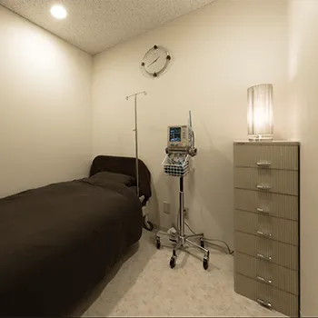 松林景一美容クリニック天神の脂肪冷却を受ける施術室