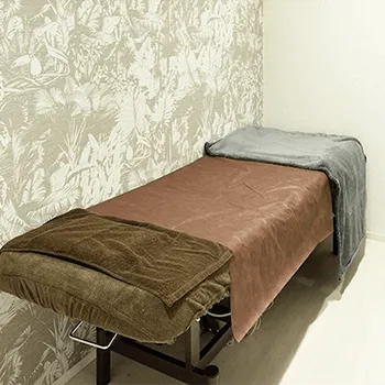 モデナクリニックの脂肪冷却を受ける施術室