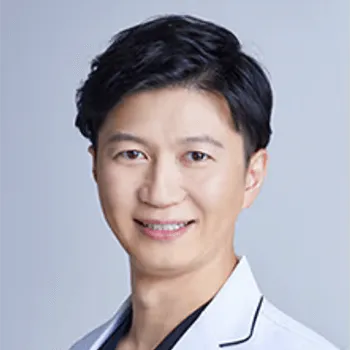 湘南美容クリニック 福岡院の脂肪冷却を受ける前の診察を担当する医師