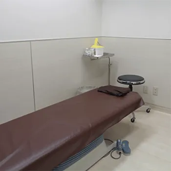 品川美容外科 福岡院の脂肪冷却を受ける施術室