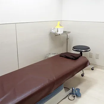 品川美容外科 福岡院のエリシスセンスを受ける施術室