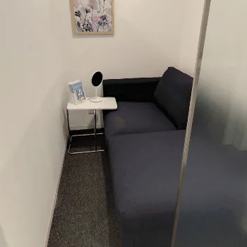 東郷美容形成外科 福岡のリズネを受ける前の待合室