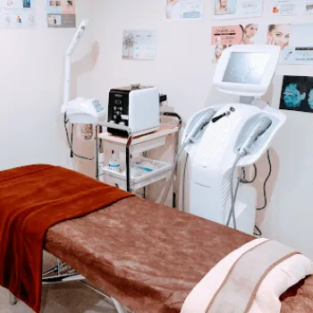 クリニーク福岡天神のフォトフェイシャルを受ける施術室