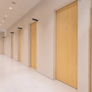 エルムクリニック 福岡院のフォトフェイシャルを受ける前の廊下