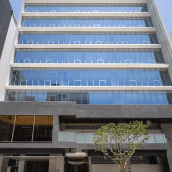 エルムクリニック 福岡院のフォトフェイシャルを受けるクリニックが入っているビルの外観