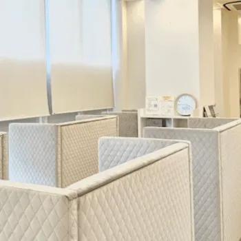 共立美容外科 福岡院のフォトフェイシャルを受ける前の待合室