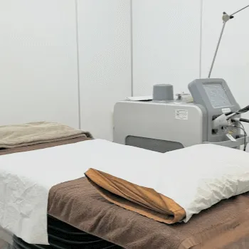 共立美容外科 福岡院のフォトフェイシャルを受ける施術室