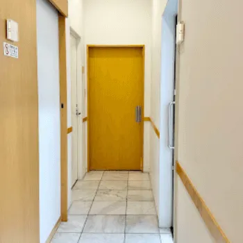 共立美容外科 福岡院のフォトフェイシャルを受ける前の廊下