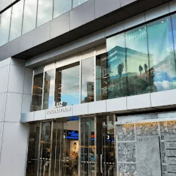 湘南美容クリニック 福岡3院のフォトフェイシャルを受けるクリニックが入っているビルの外観