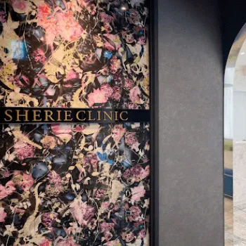 シェリークリニック福岡院のピコスポットを受けるクリニックの入り口エントランス