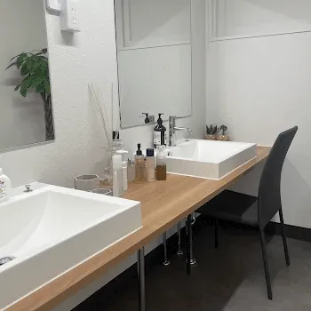 クララ美容皮膚科 福岡天神院のサブシジョンを受けた後のパウダールーム