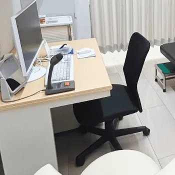 はなふさ皮膚科 福岡院のサブシジョンを受ける前の診察室