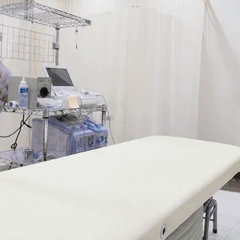 東京美容外科 福山院の医療脱毛を受ける施術室