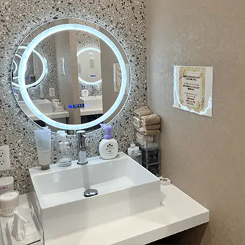 ルラ美容クリニック 福岡2院のプルリアルデンシファイを受けた後のパウダールーム