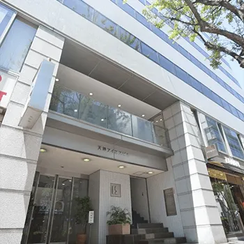 師井美樹クリニックのプルリアルデンシファイを受けるクリニックが入っているビルの外観