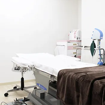 福岡TAクリニックのプルリアルデンシファイを受ける施術室