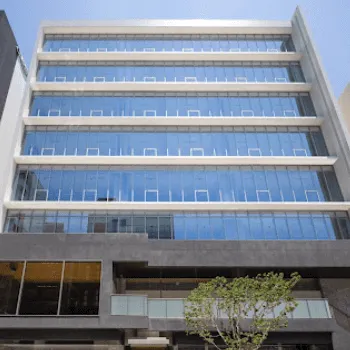 美容皮膚科エルムクリニック福岡院の白玉点滴・注射を受けるクリニックが入っているビルの外観